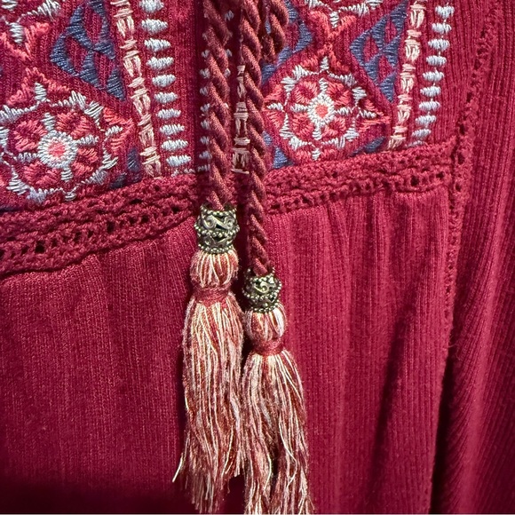 Embroidered and Lace Blouse with Tassels - Picture 8 of 9